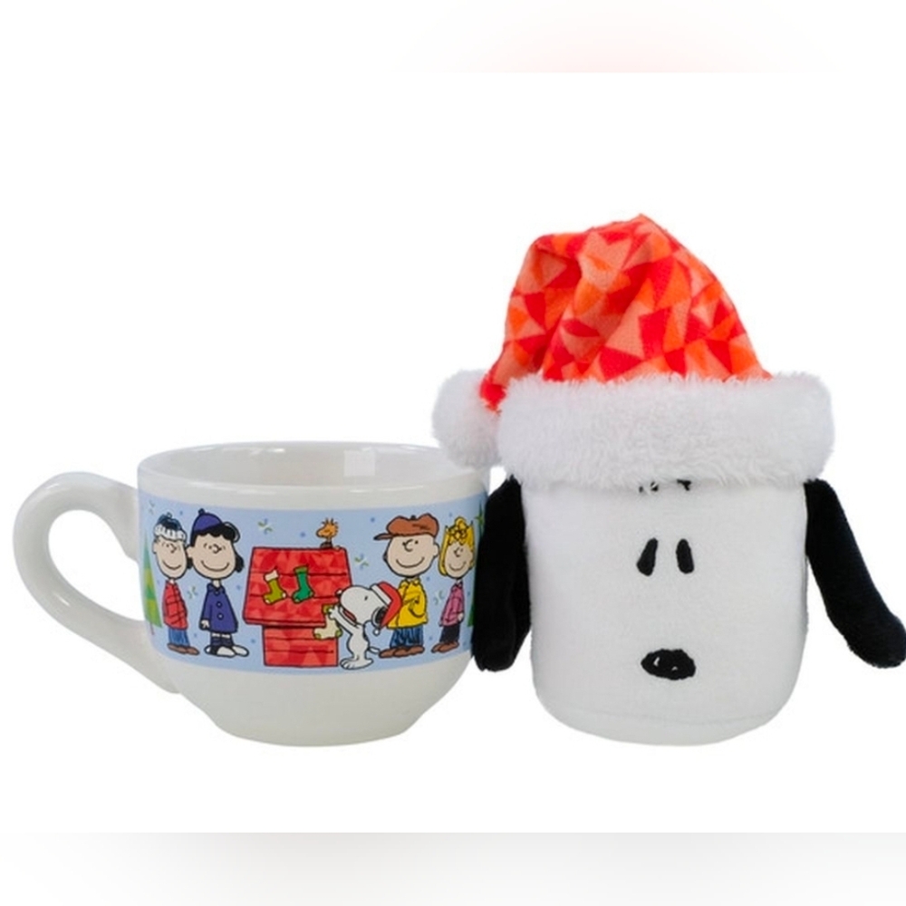 Peanuts, Plush in a Mug, Removable Snoopy Plush, Ceramic Mug Chirstmas Scene